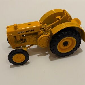 Ertl John Deere 1936 model BI tractor. 1/16 scale.